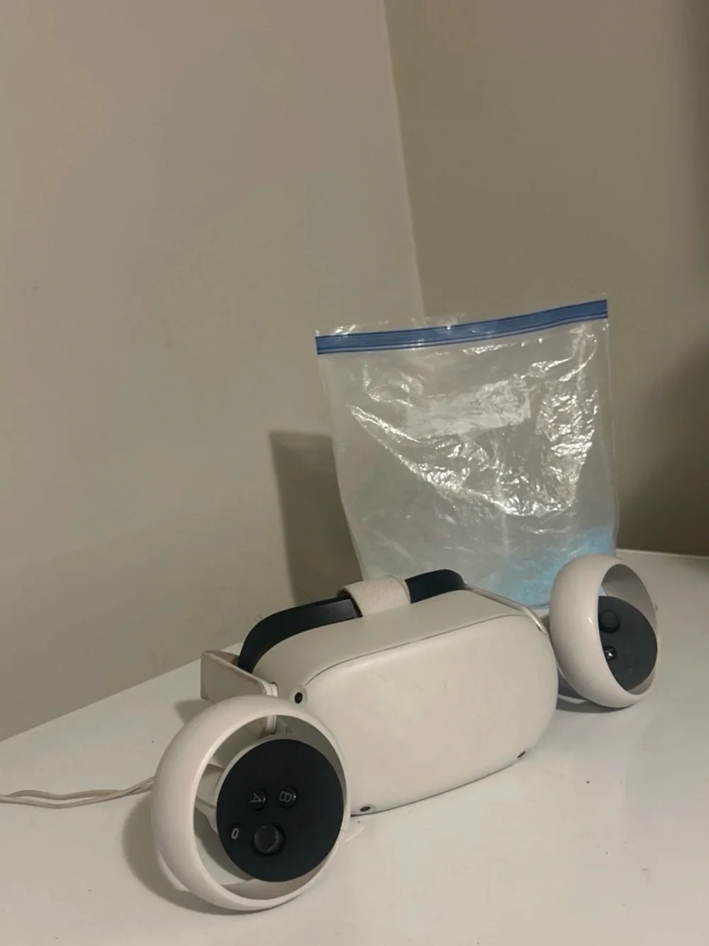 Meta Quest 2 White VR Headset with White Controllers